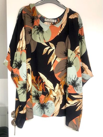 womens oversized top.size 16-20