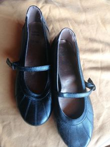 Girl's Black Shoes