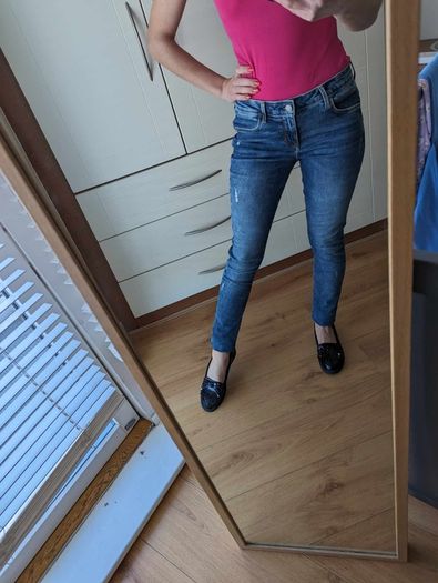 jeans women ,h&M  jeans with abrasions size S/M, Stretchy, very comfortable pants, leggings