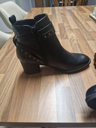 BRAND NEW women's boots