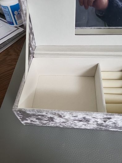 Jewellery box