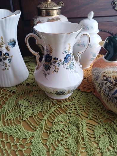 TARA porcelain vases