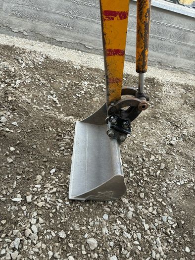 jcb digger 8017