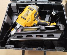 Dewalt Dcn692 18v Nailer