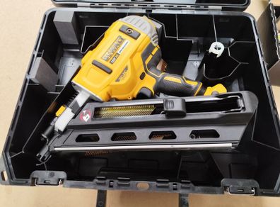 Dewalt Dcn692 18v Nailer