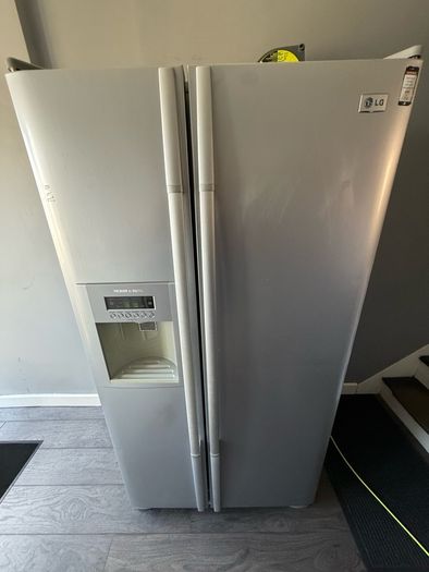 LG fridge freezer + water and ice dispenser