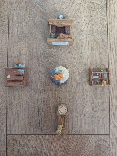 5 miniatures for collectors or dollhouses