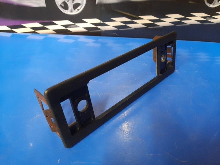Radio fitting adapter