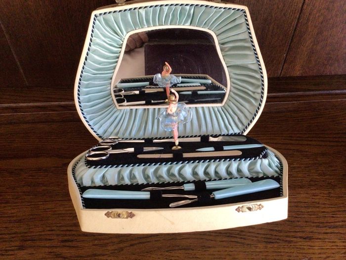 Vintage 1950s Swiss musical ballerina dressing table manicure Box