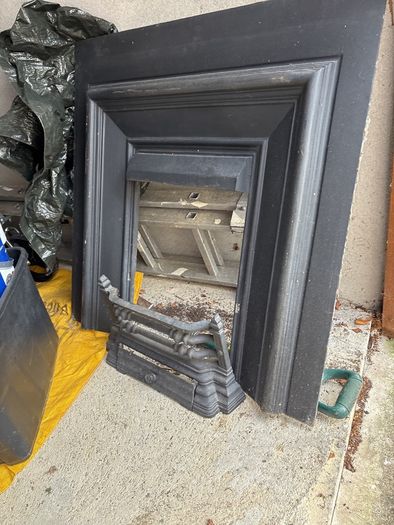 Fireplace surround & grate