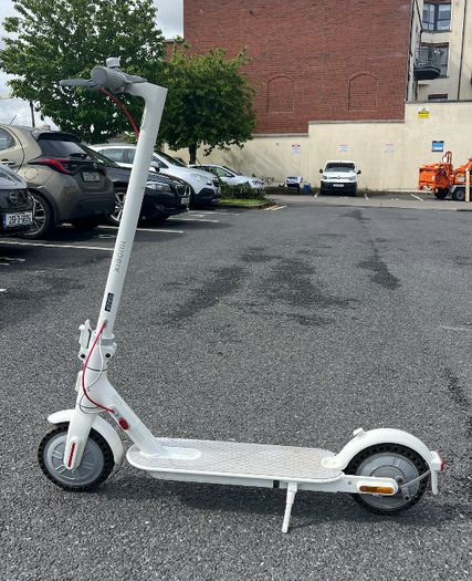 Title: Xiaomi Electric Scooter 3 Lite (White) - Excellent Condition