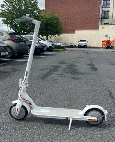 Title: Xiaomi Electric Scooter 3 Lite (White) - Excellent Condition