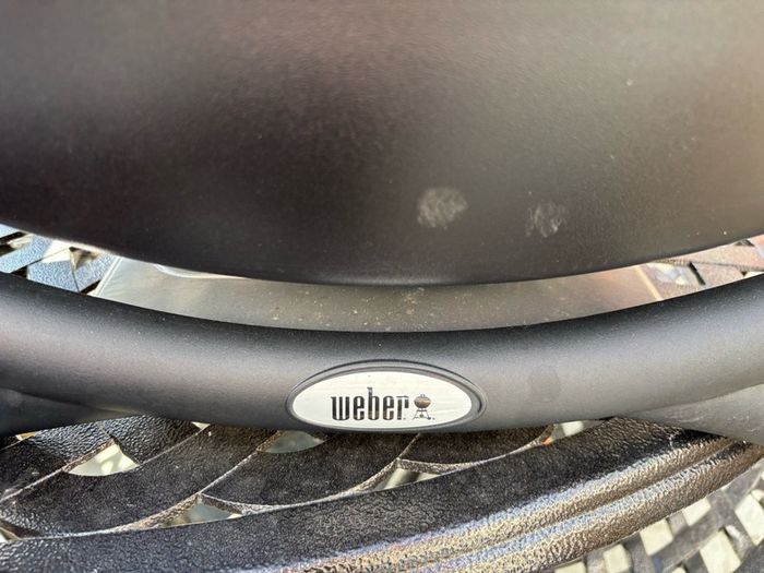 Weber Q 2000 Gas BBQ with Stand Used ONCE