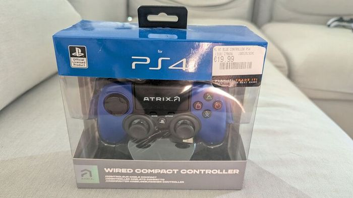 PlayStation 4 Slim 1Tb+ 1x Original Wireless Controller+ 2x Wired Controller+ Camera