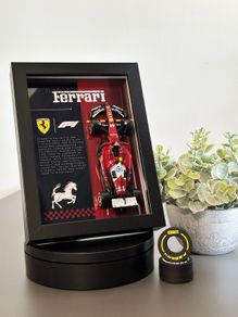 FERRARI Frame with Lewis Hamilton 1:43 Replica