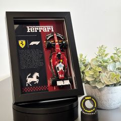 FERRARI Frame with Lewis Hamilton 1:43 Replica
