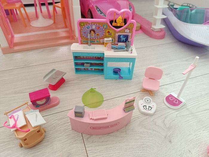 barbie house + dolls + accessories