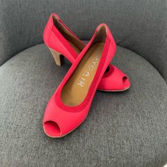 Ladies red  shoes medium heels As New