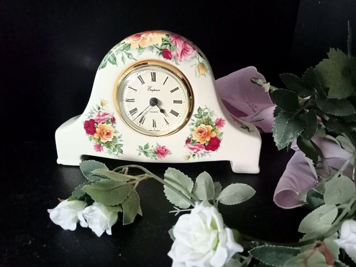 Desk or Mantle Clock Cottage Roses