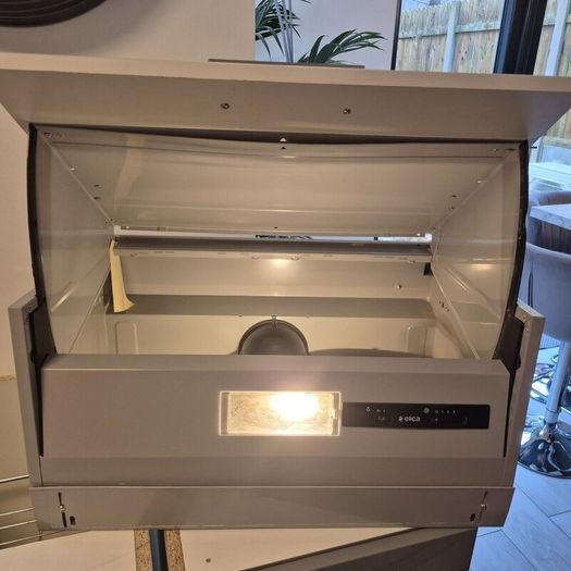 Kitchen cabinets+never used extractor