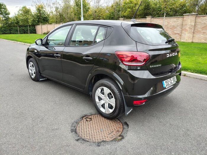 Sandero 2025. Perfect condition. I'm moving abroad
