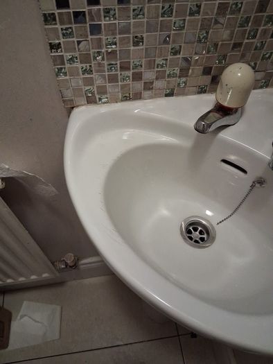 Corner sink and taps