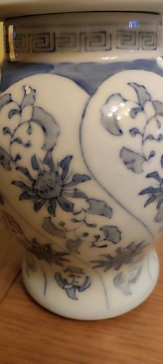 Blue and White Porcelain Ceramic Temple Jar Vase Chinoiserie Flower Garden