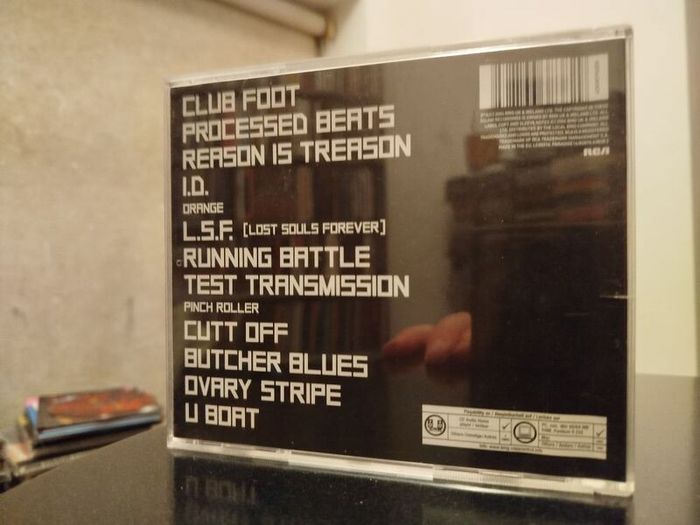 Kasabian - Kasabian    CD