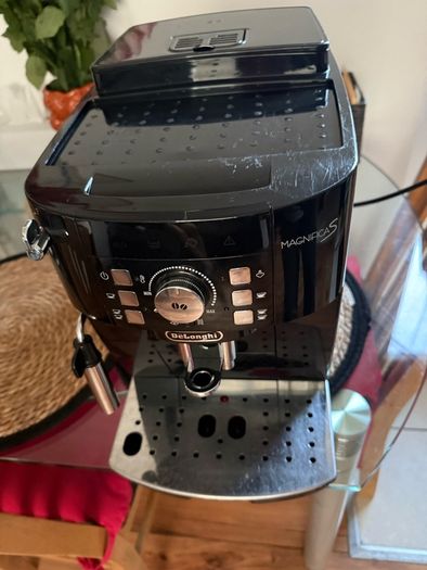DeLonghi Magnifica S coffe machine