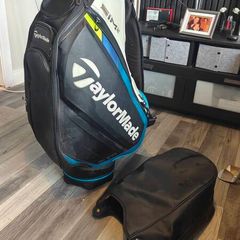 TaylorMade Sim 2 golf tour bag