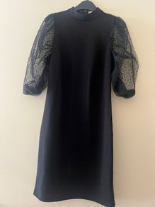 Dress with detail on sleeves