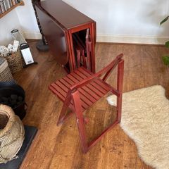 table and 2chairs