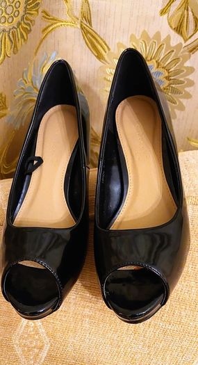 Black patent peep toe shoes