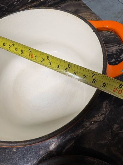 2L Cast Iron Dutch Oven With Lid