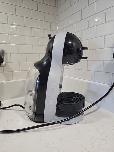 Nescafe Dolce Gusto coffee machine rarely used like new.