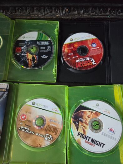 Xbox 360, 3 Controllers, 58 Games