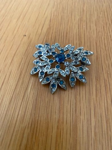 Old Diamante Broaches (3)