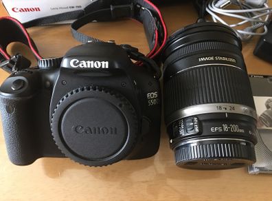 Canon Eos 550D  Lens - 18-200mm