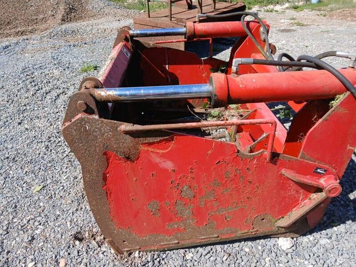 Cattle trailer,shear grab ,tanco chopper,yard scra