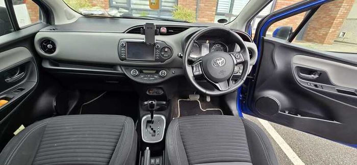 2017 Toyota Yaris Hybrid - Great Condition