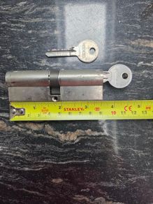 Cylinder lock 45 mm x 45 mm with 2 keys