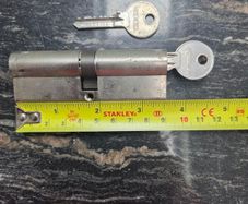 Cylinder lock 45 mm x 45 mm with 2 keys