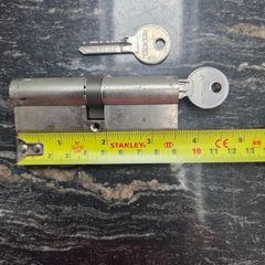 Cylinder lock 45 mm x 45 mm with 2 keys