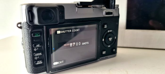 x100s  Fujifilm Digital Camera with 2.8-Inch LCD (Silver & Black)