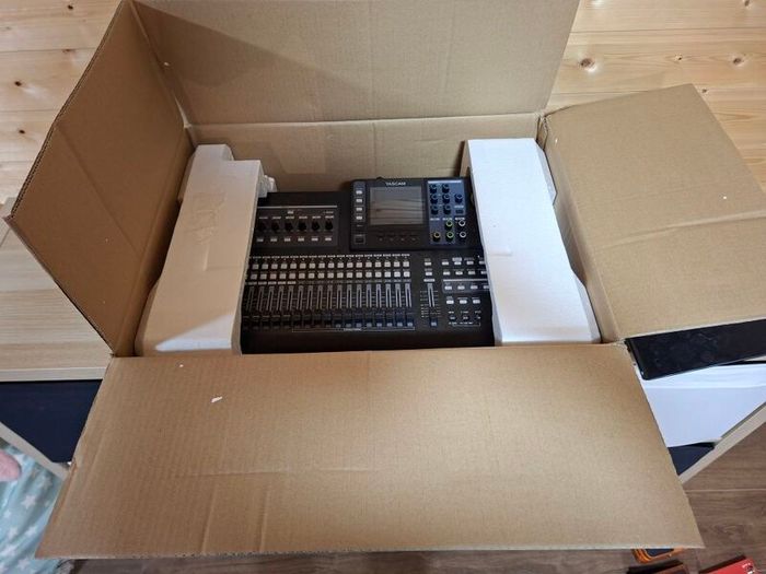 Tascam DP-32SD 32-Track Digital Portastudio
