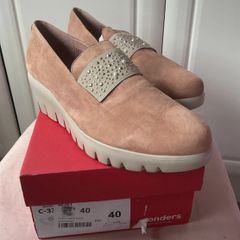 Bnwt wonders blush suede shoes size 40