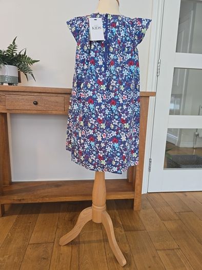 Girls dress age 6-7