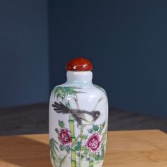 Chinese porcelain snuff bottle Famille Rose
