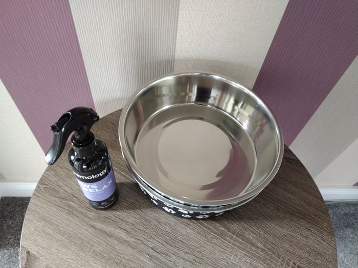 Set of x2 Stainless Steel Dog Feeder/ Drinking Bowls