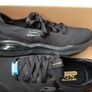 New Skechers runners mens in box Image 5